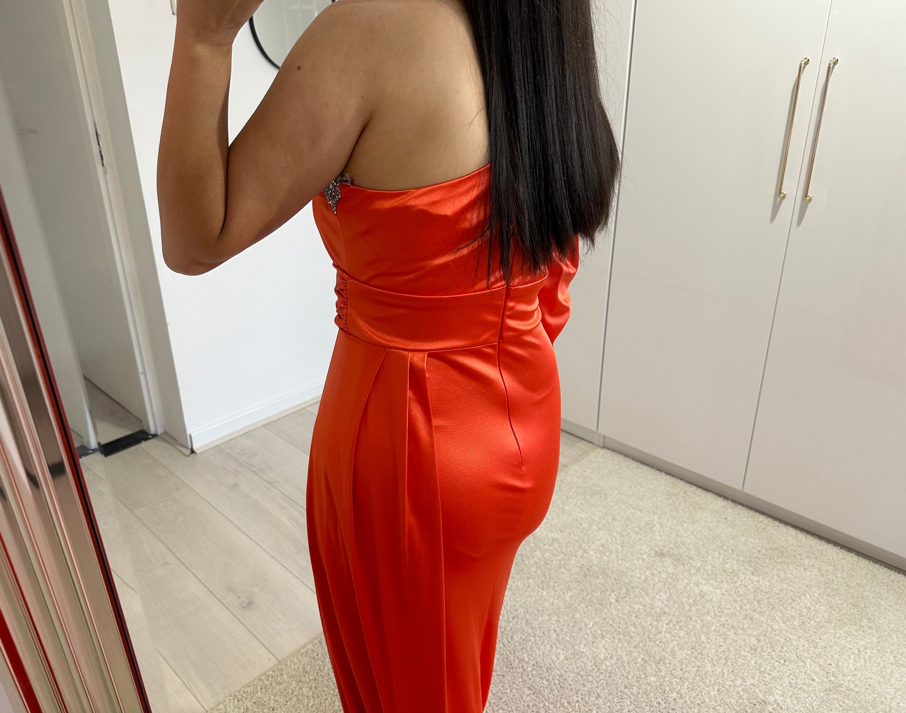 1176 - Orange dress