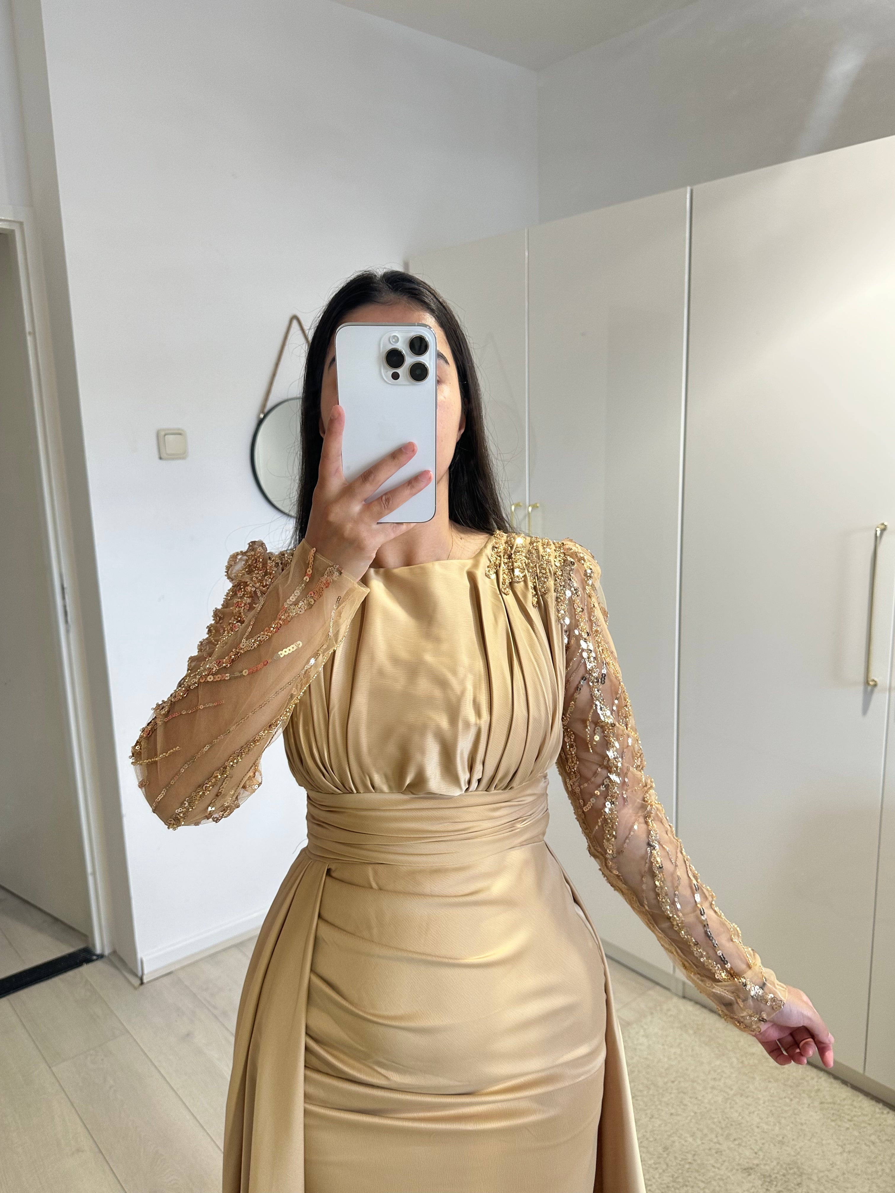 1164 - Gold dress