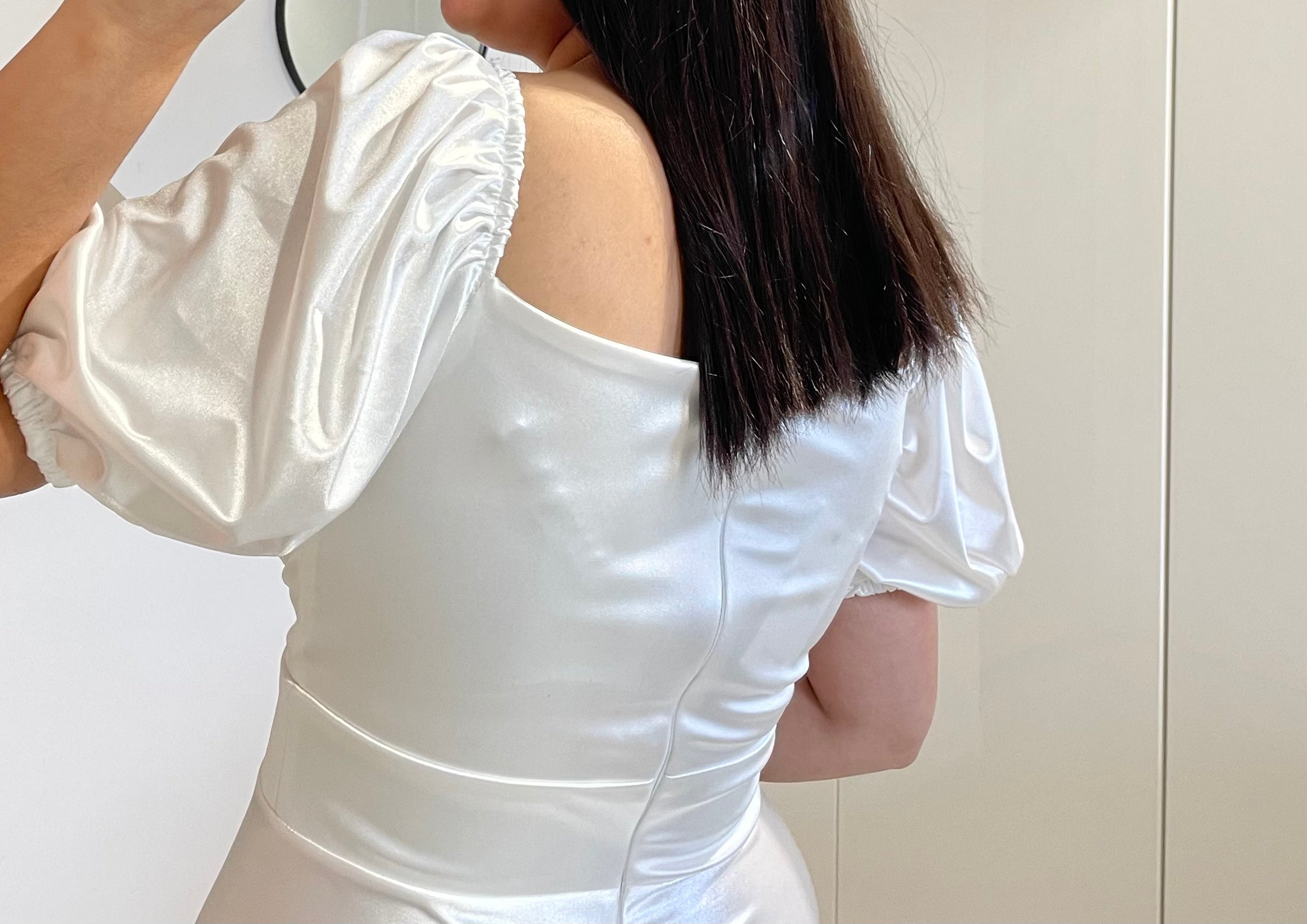 1143 - White dress