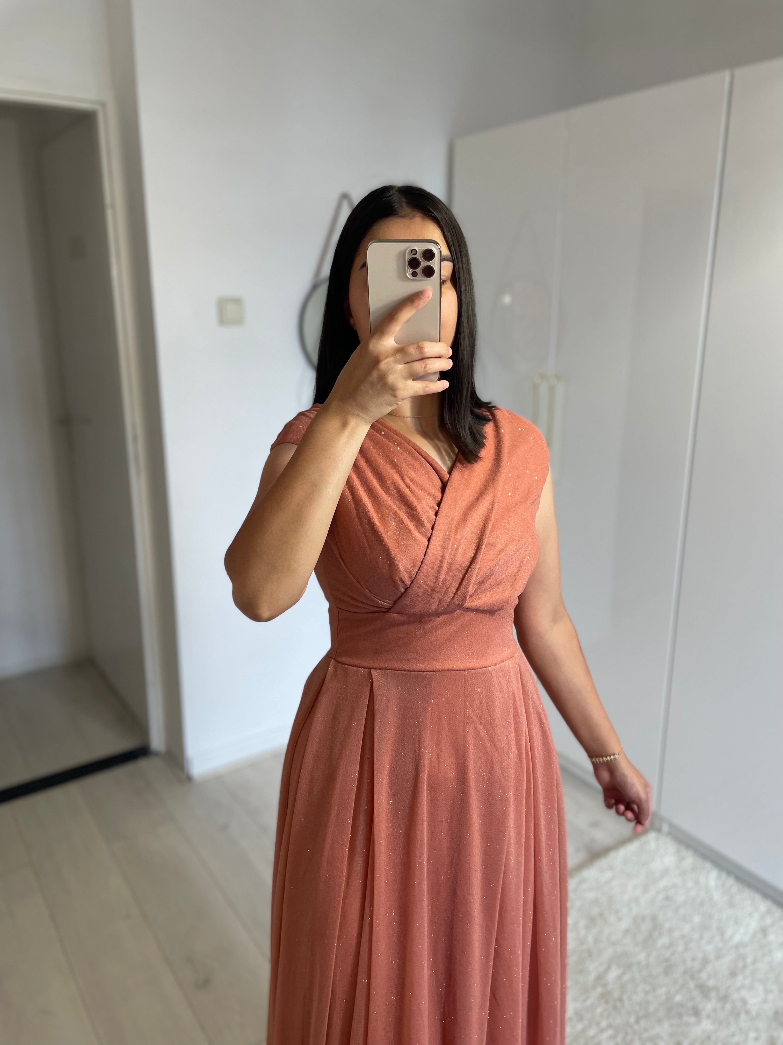 1056 - Orange dress