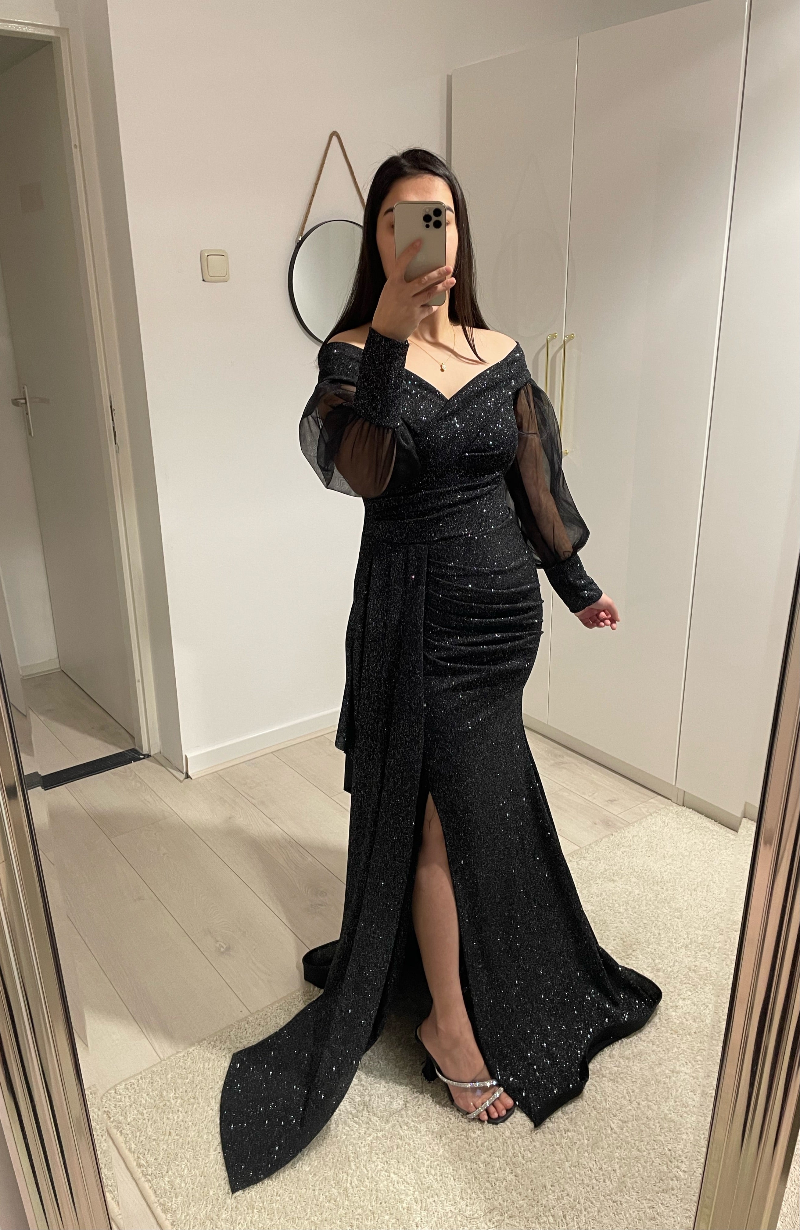 1114 - Black dress