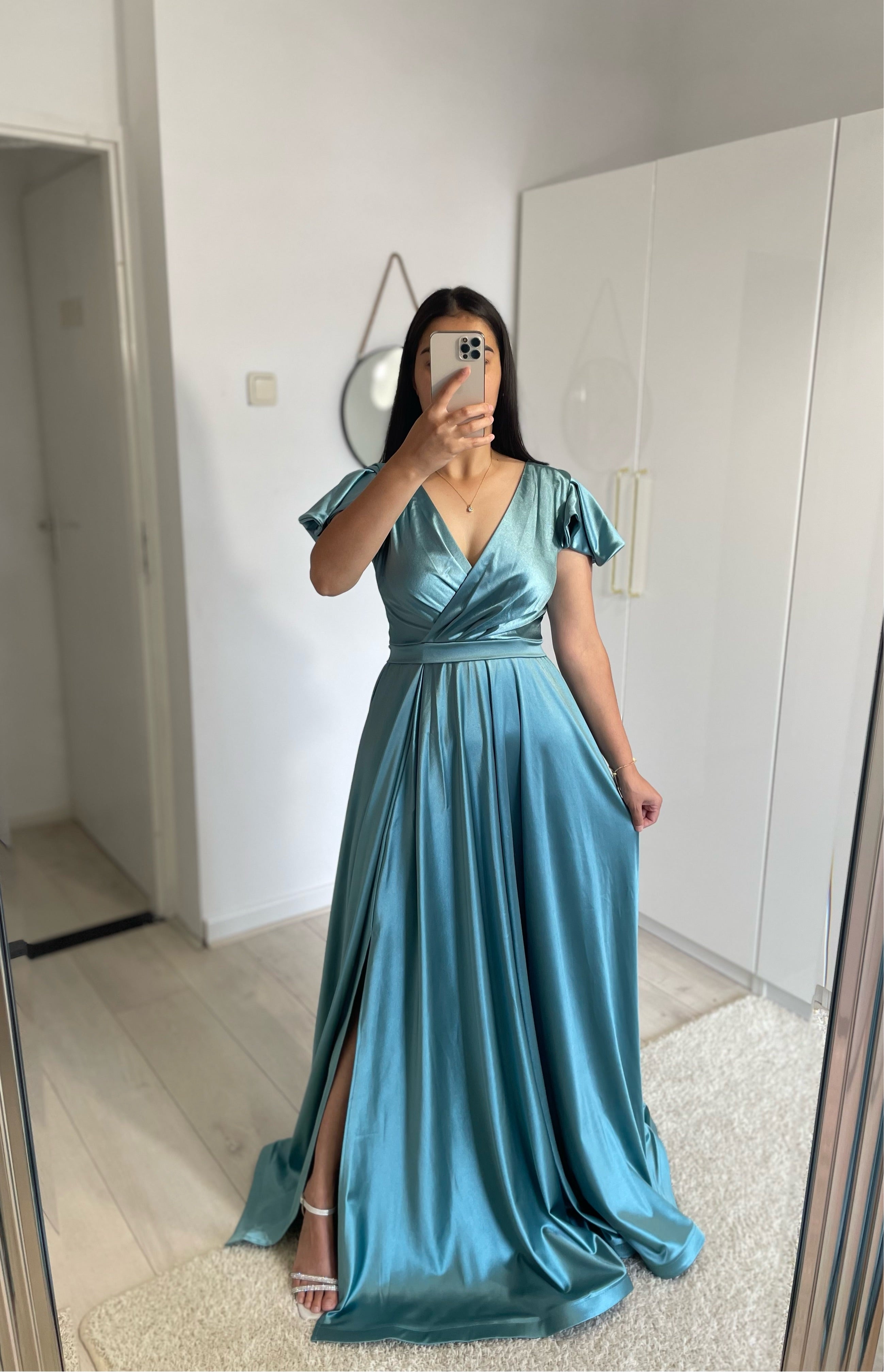1057 - Blue dress