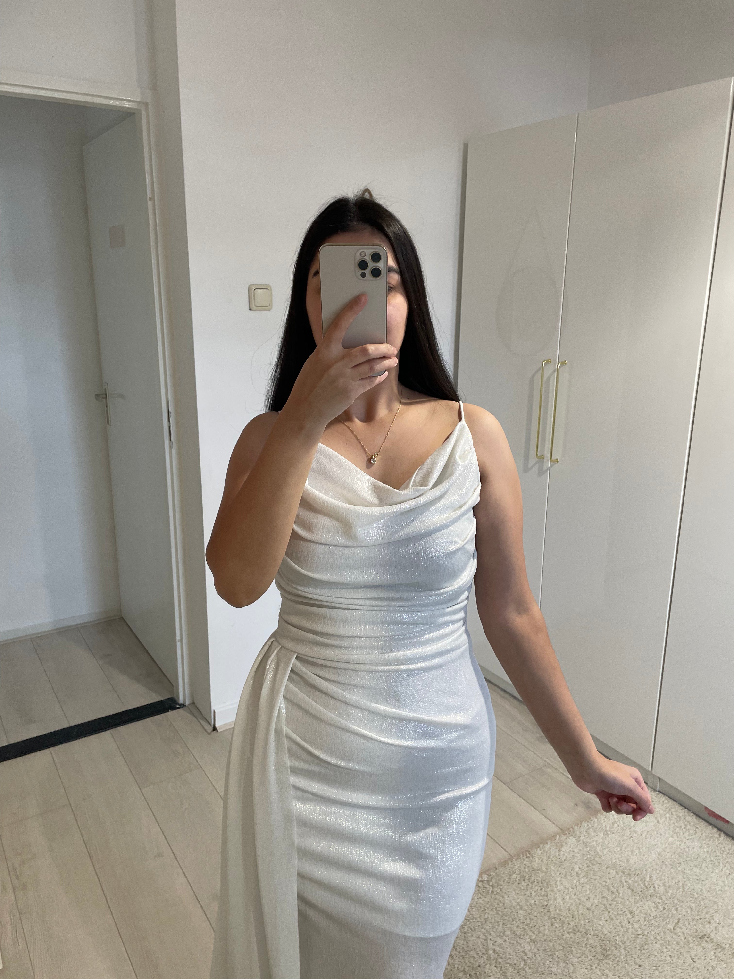 1039 - White dress