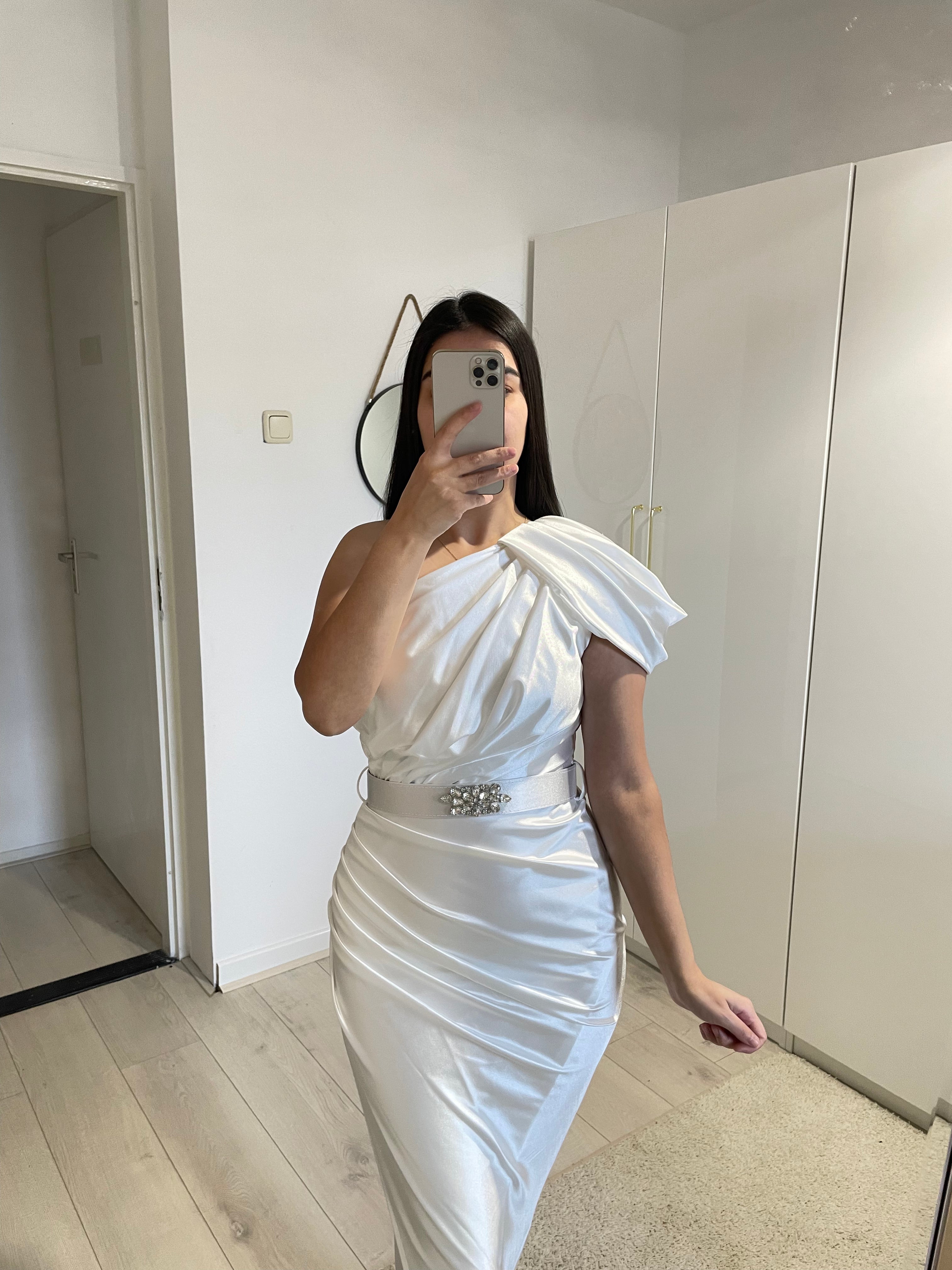 1126 - White dress