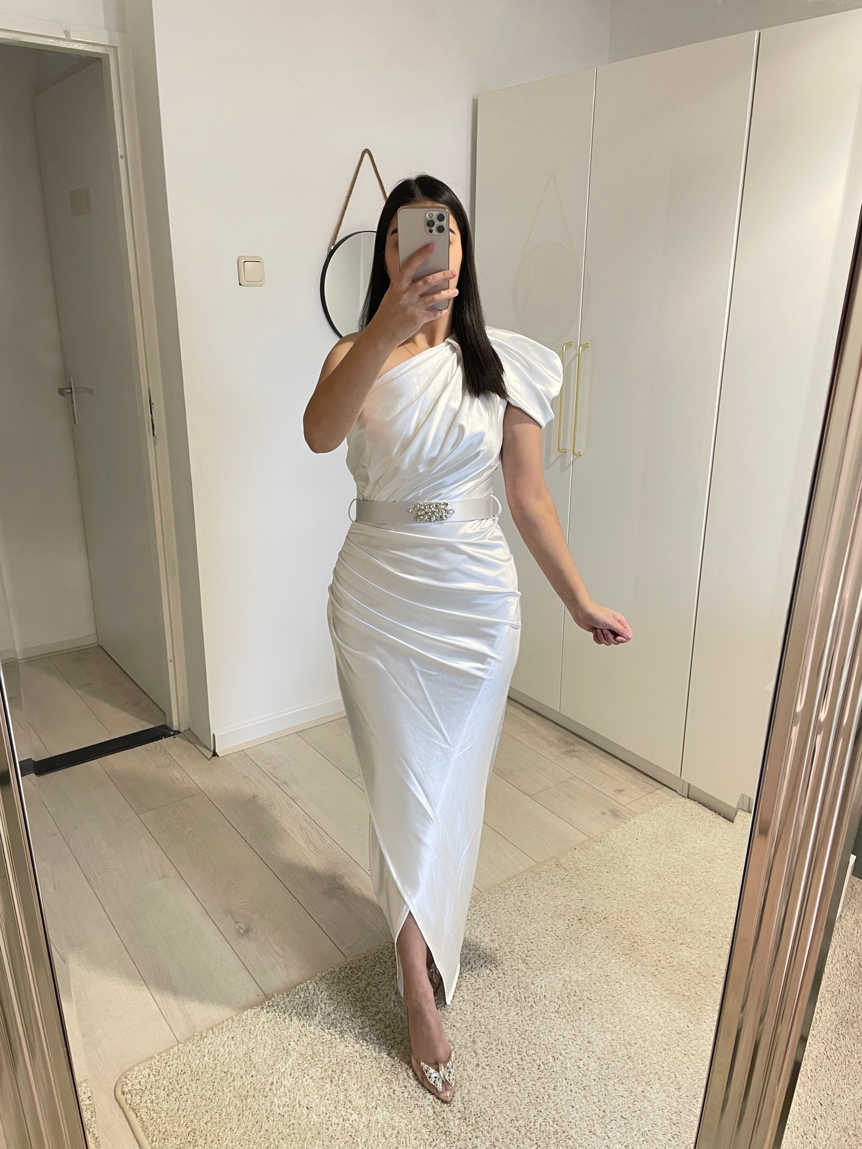 1126 - White dress