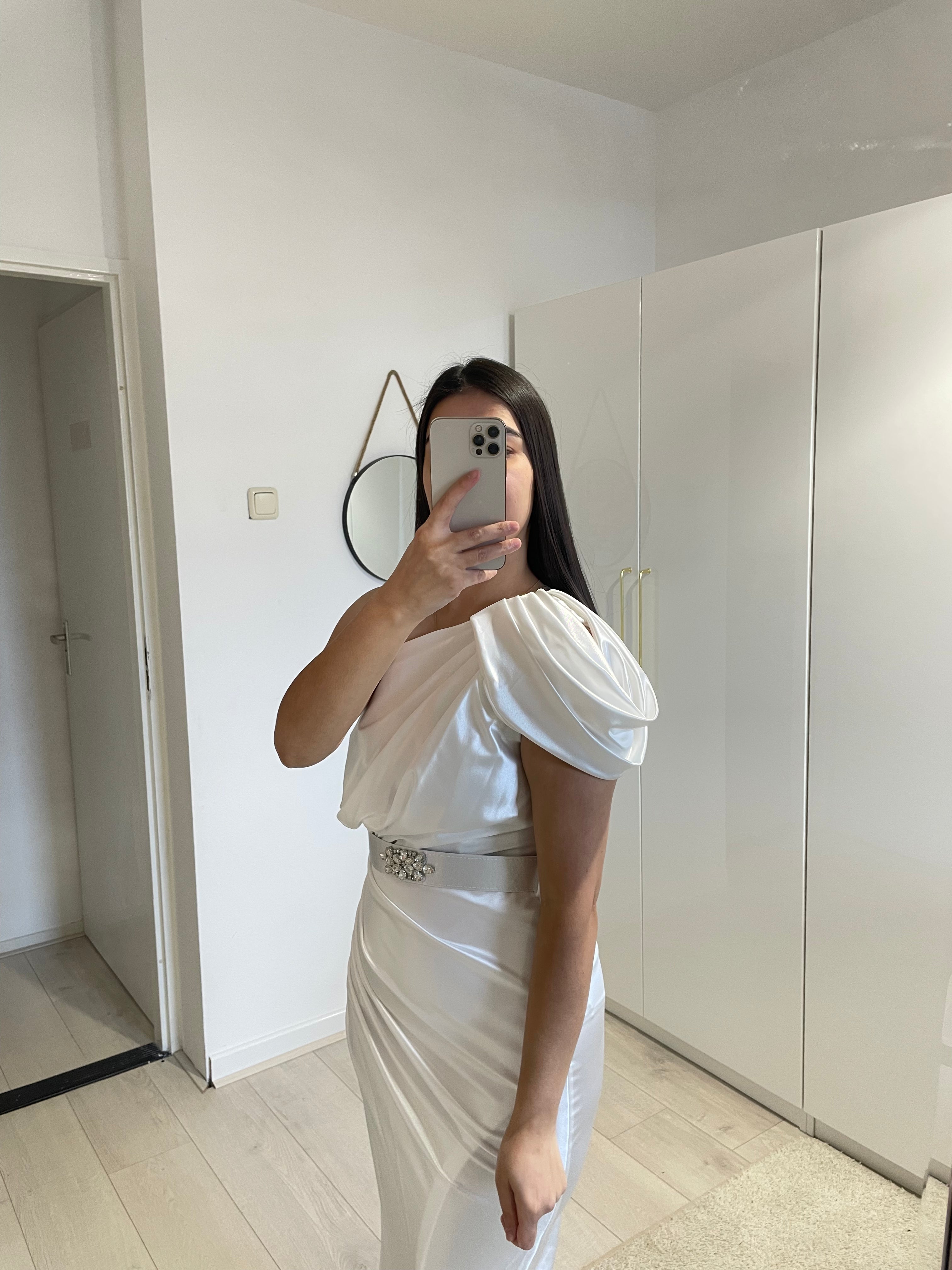 1126 - White dress
