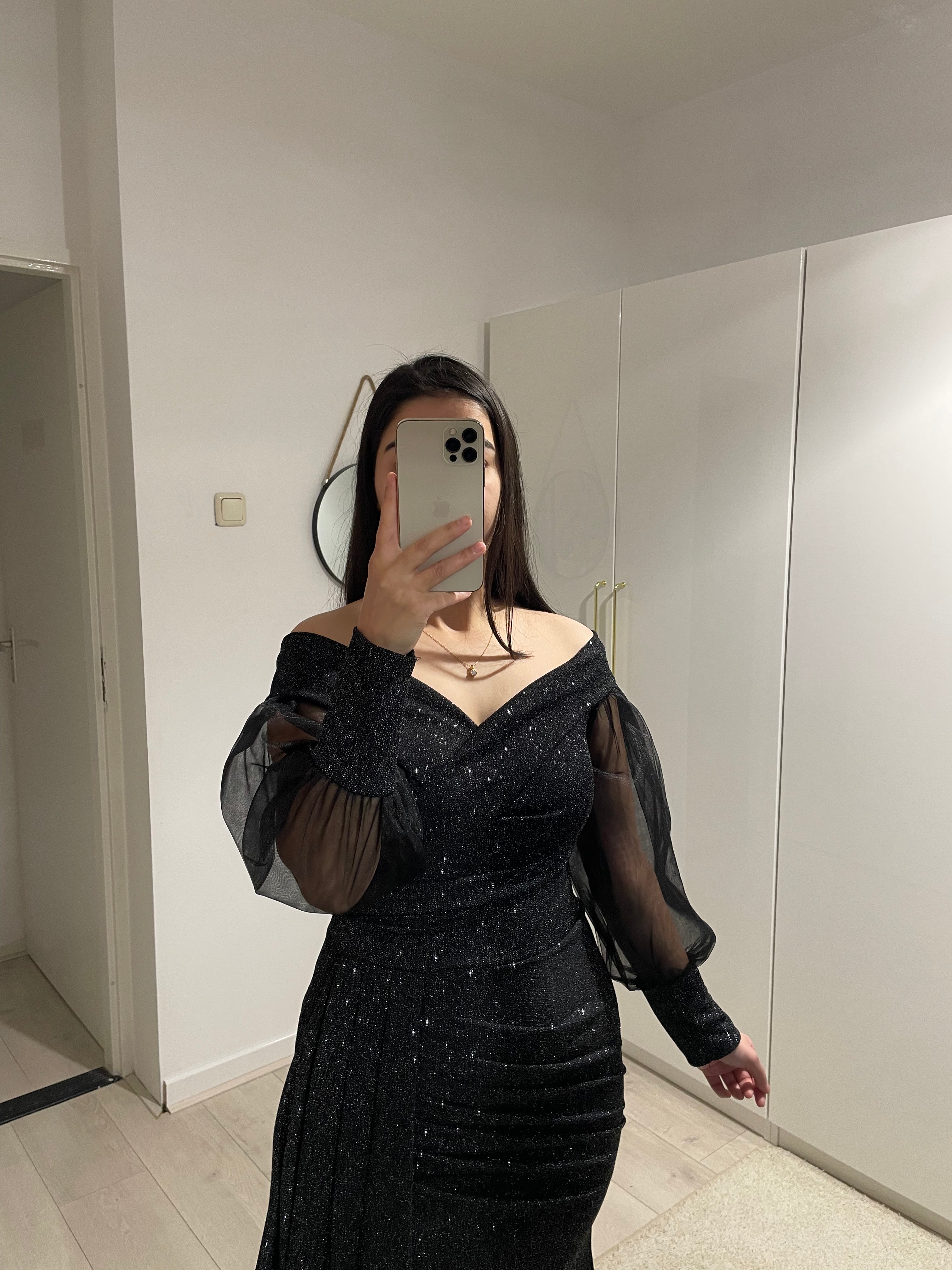 1114 - Black dress