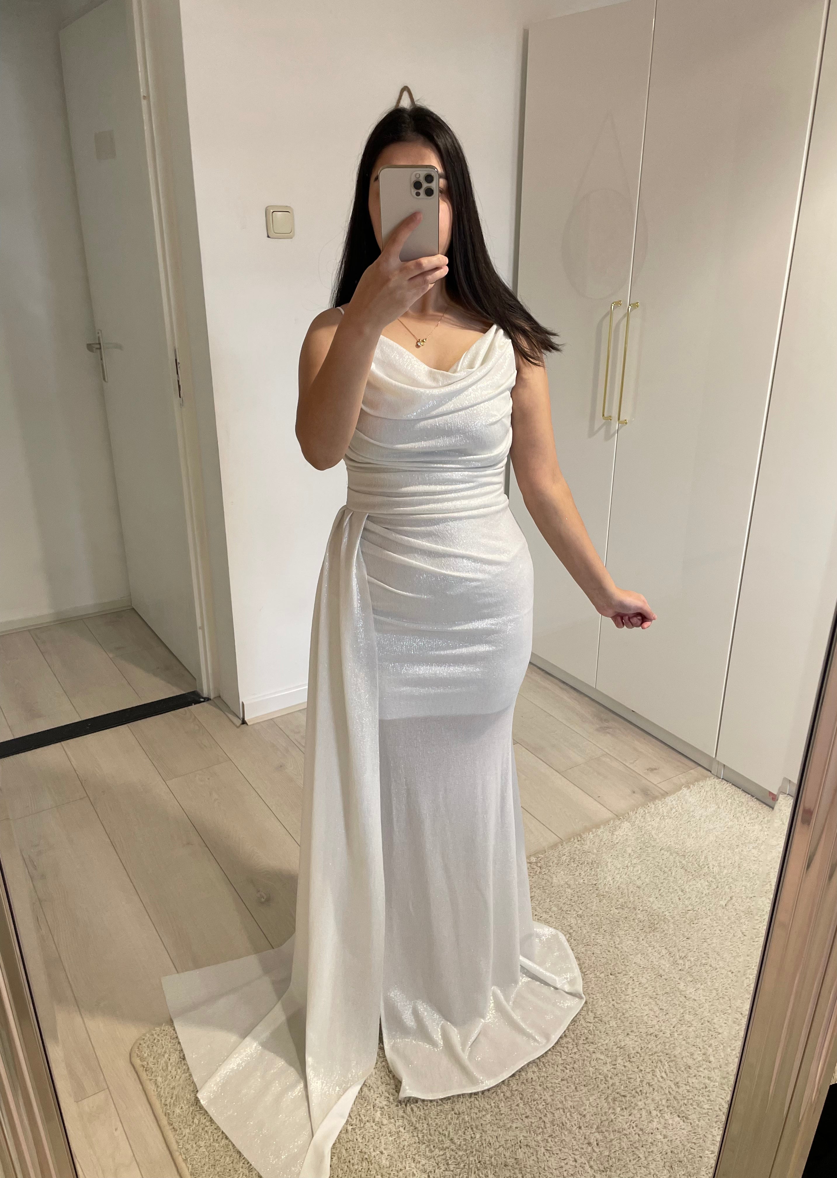 1039 - White dress