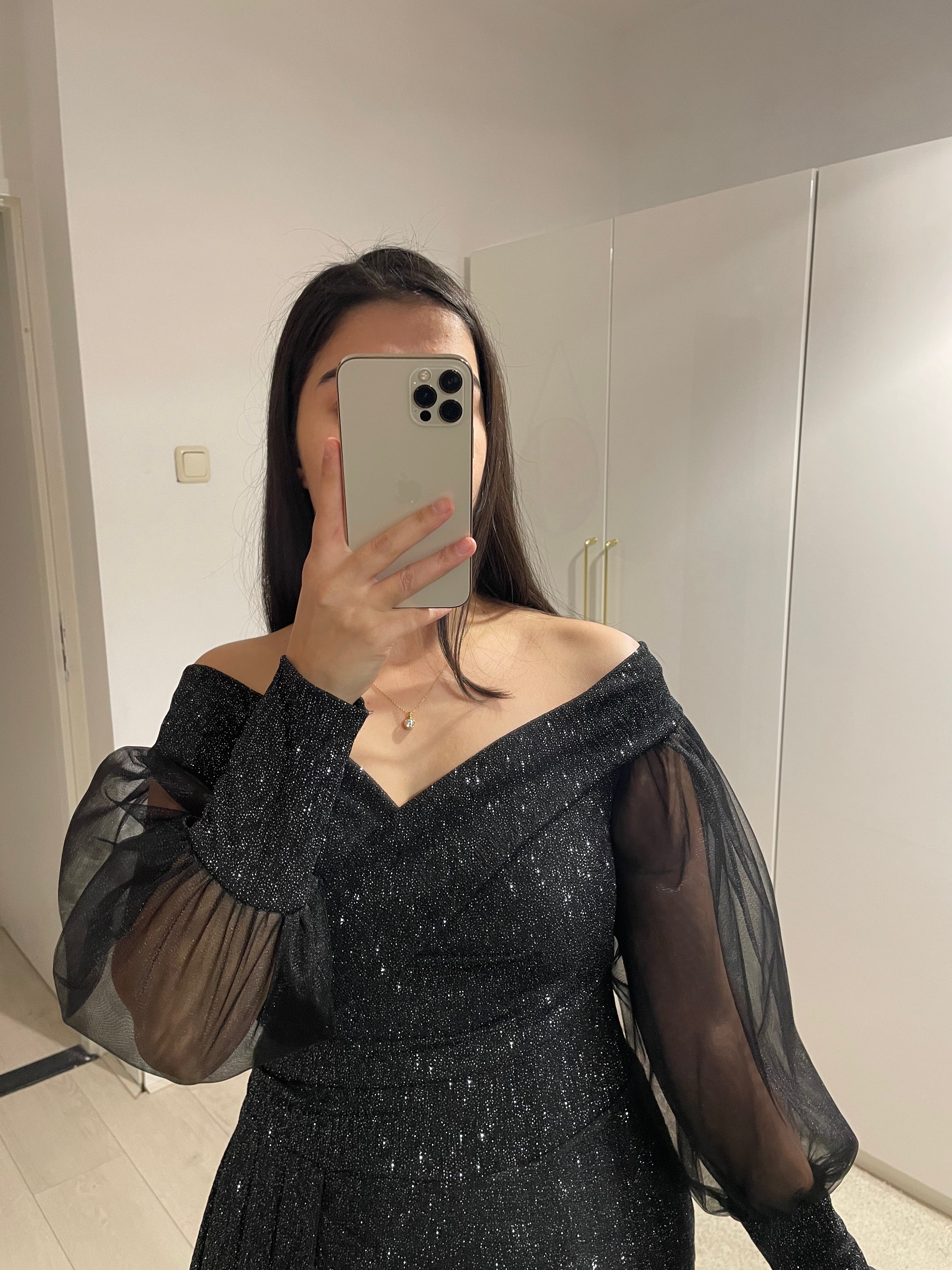 1114 - Black dress
