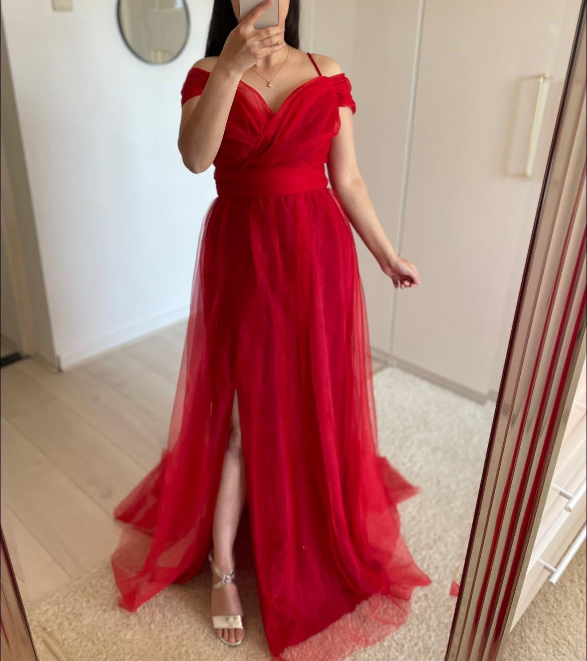 1065 - Red dress