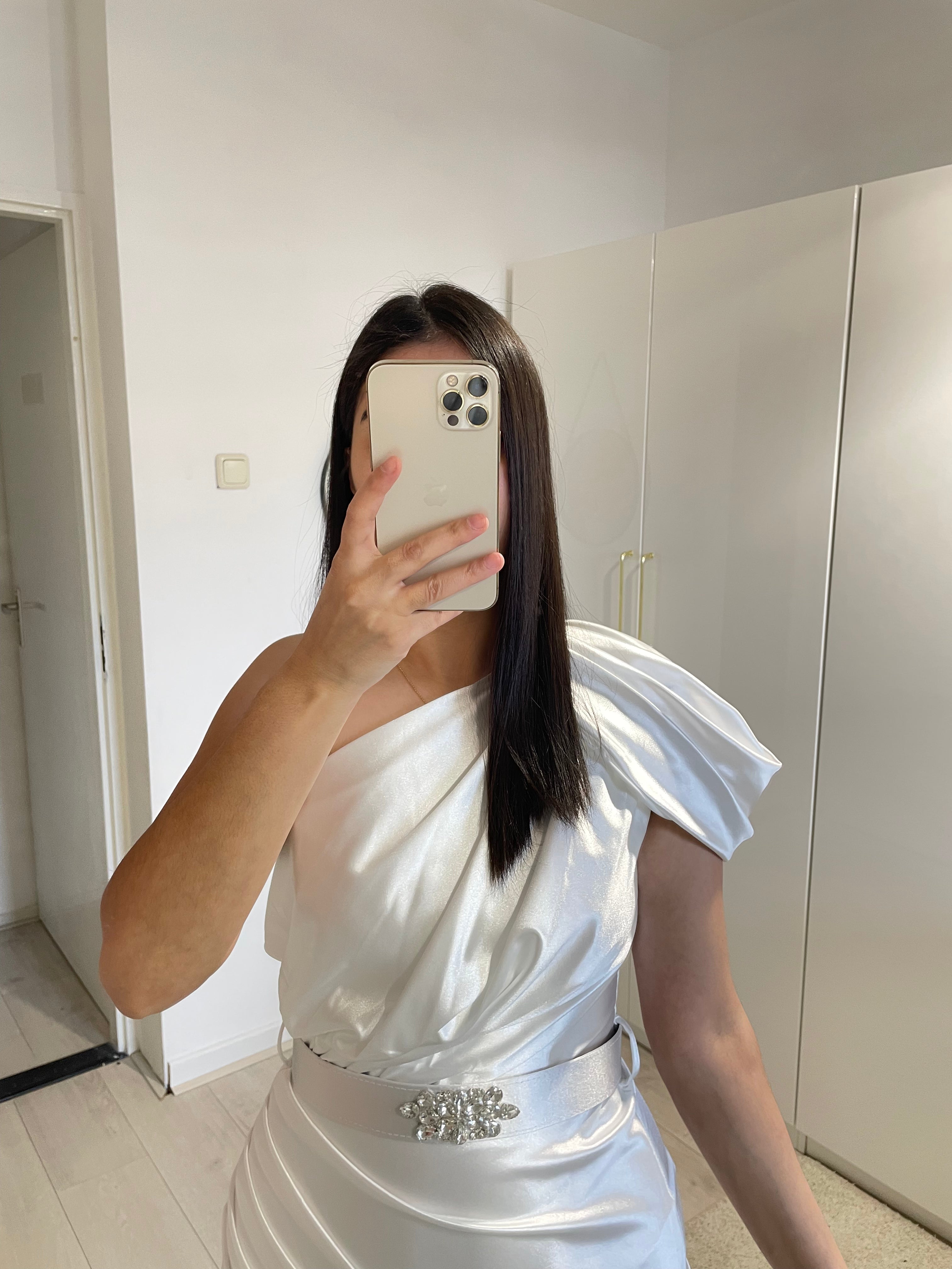 1126 - White dress