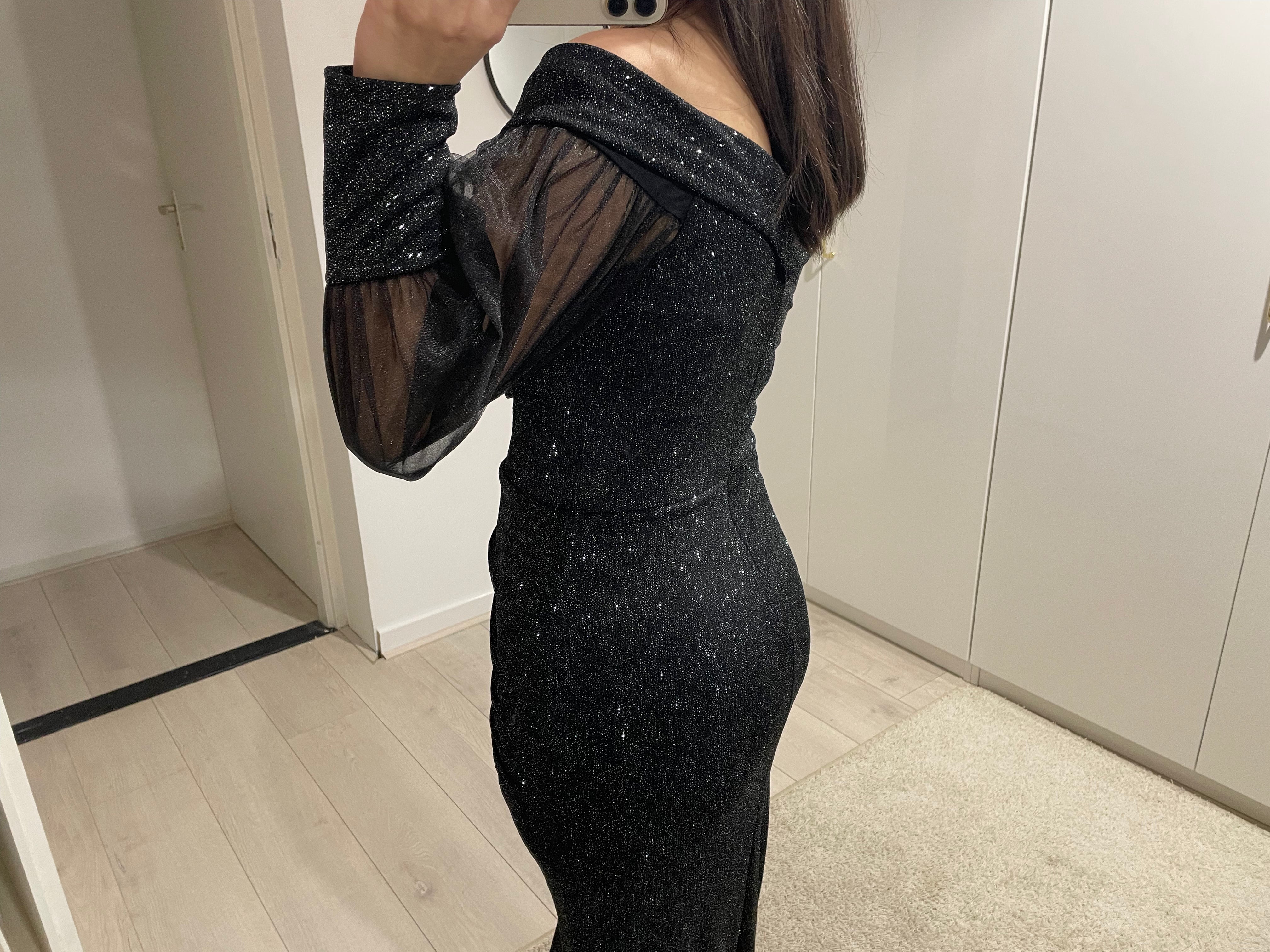 1114 - Black dress