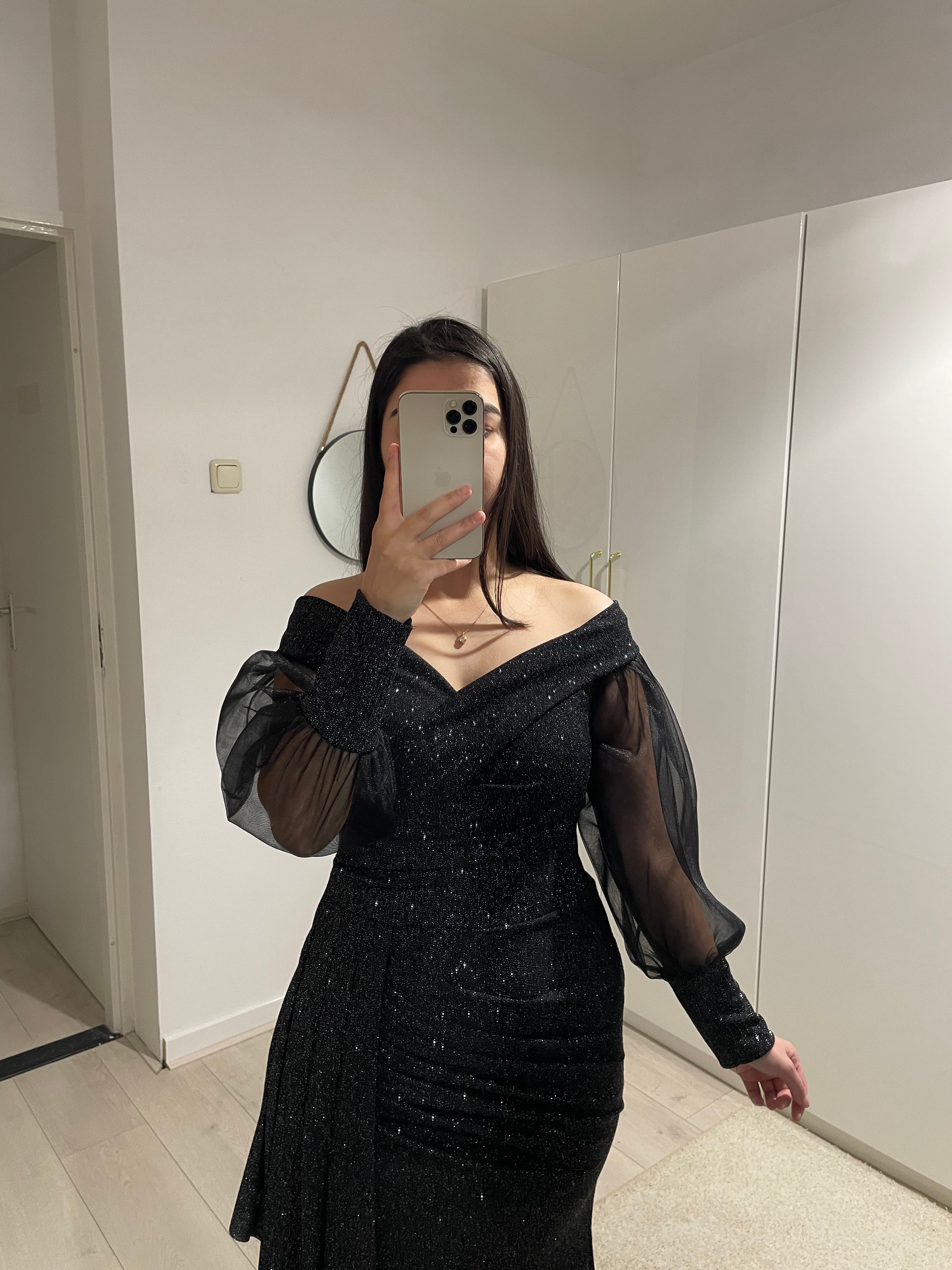 1114 - Black dress