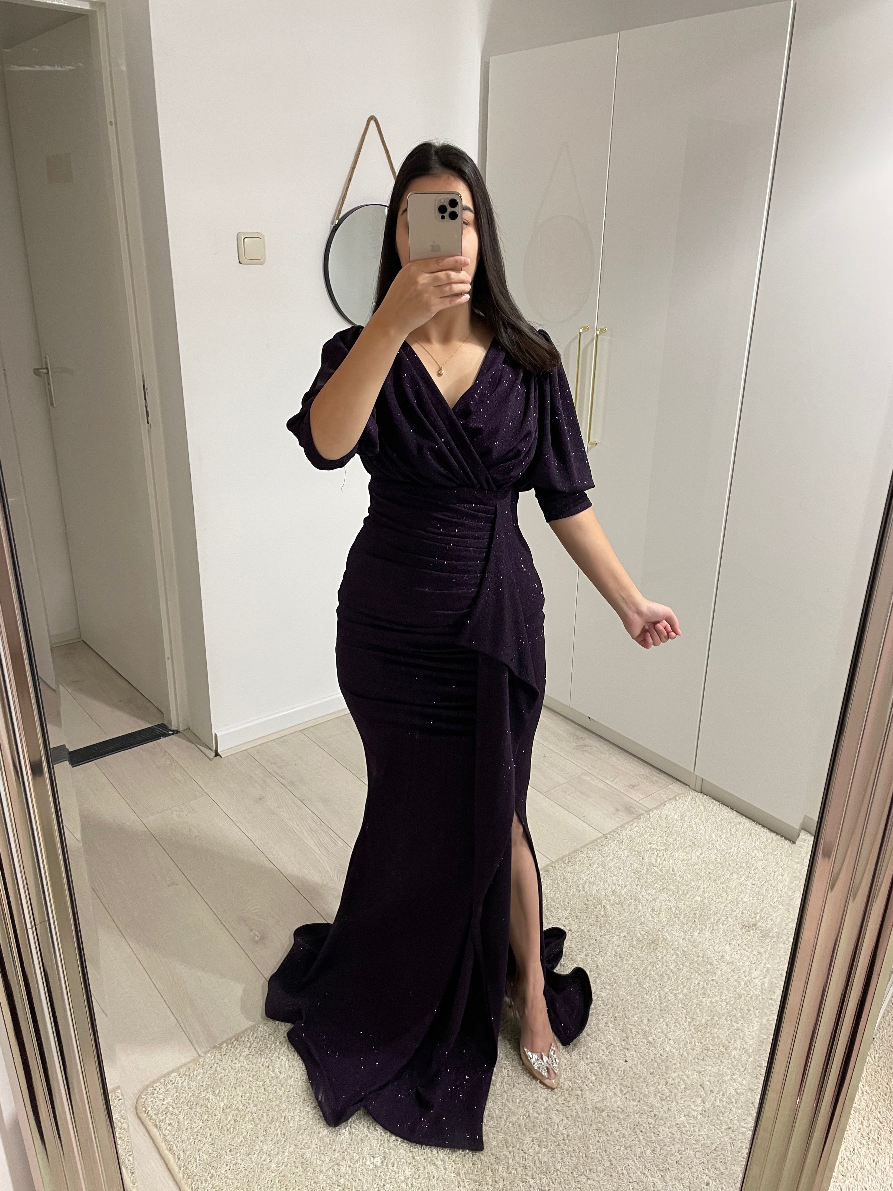 1106 - Dark purple dress