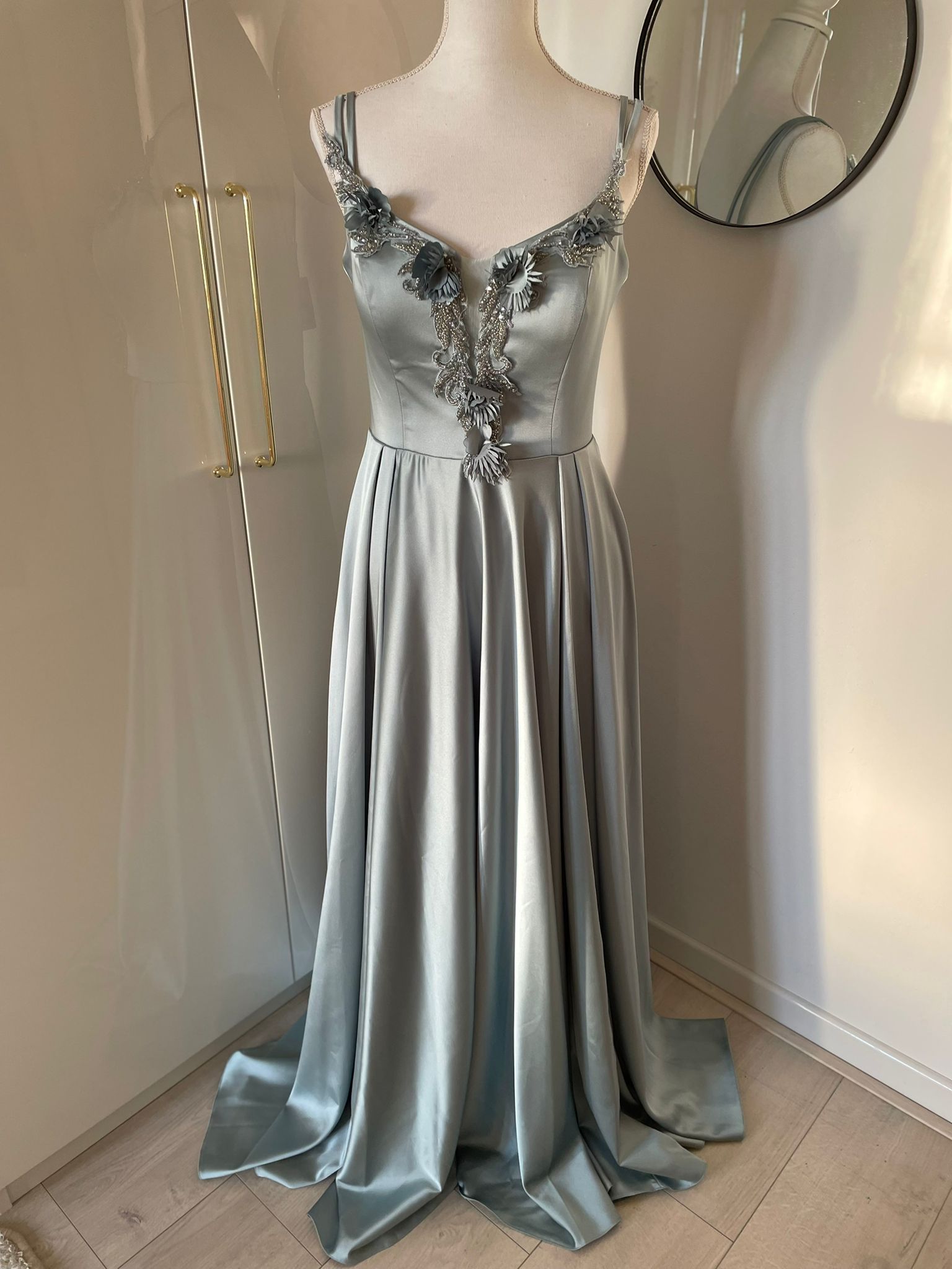 1008 - Blue dress