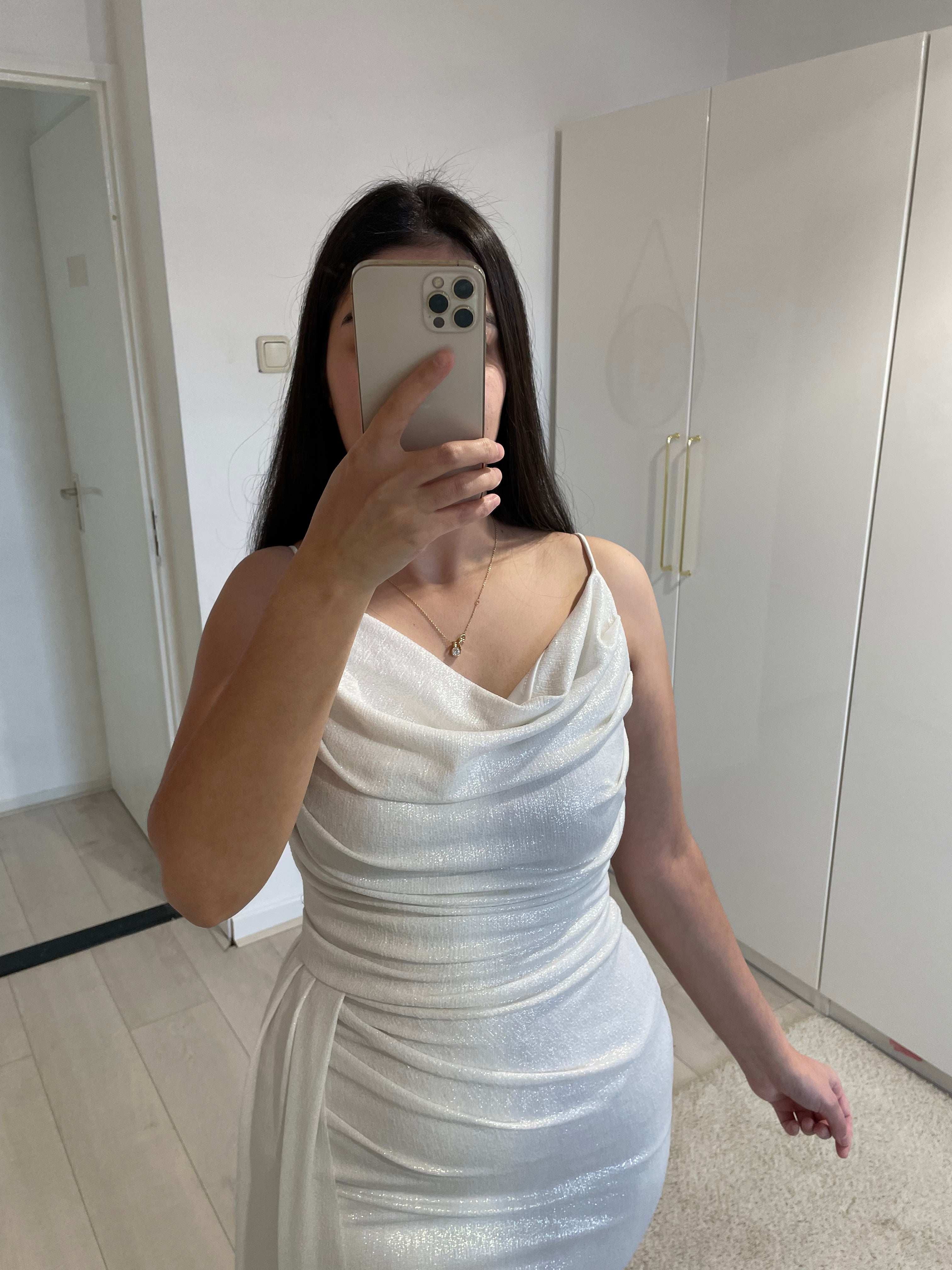 1039 - White dress