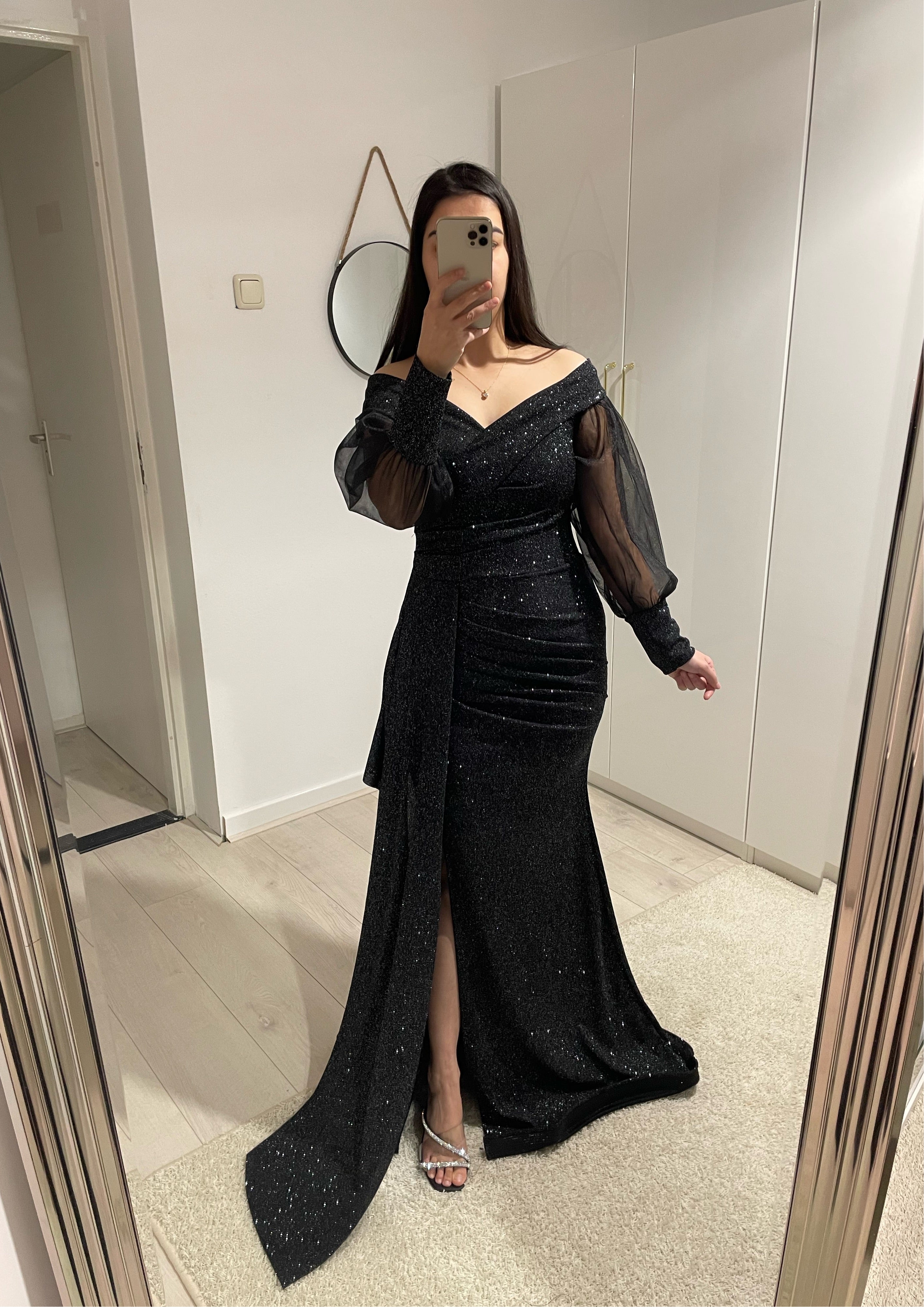 1114 - Black dress