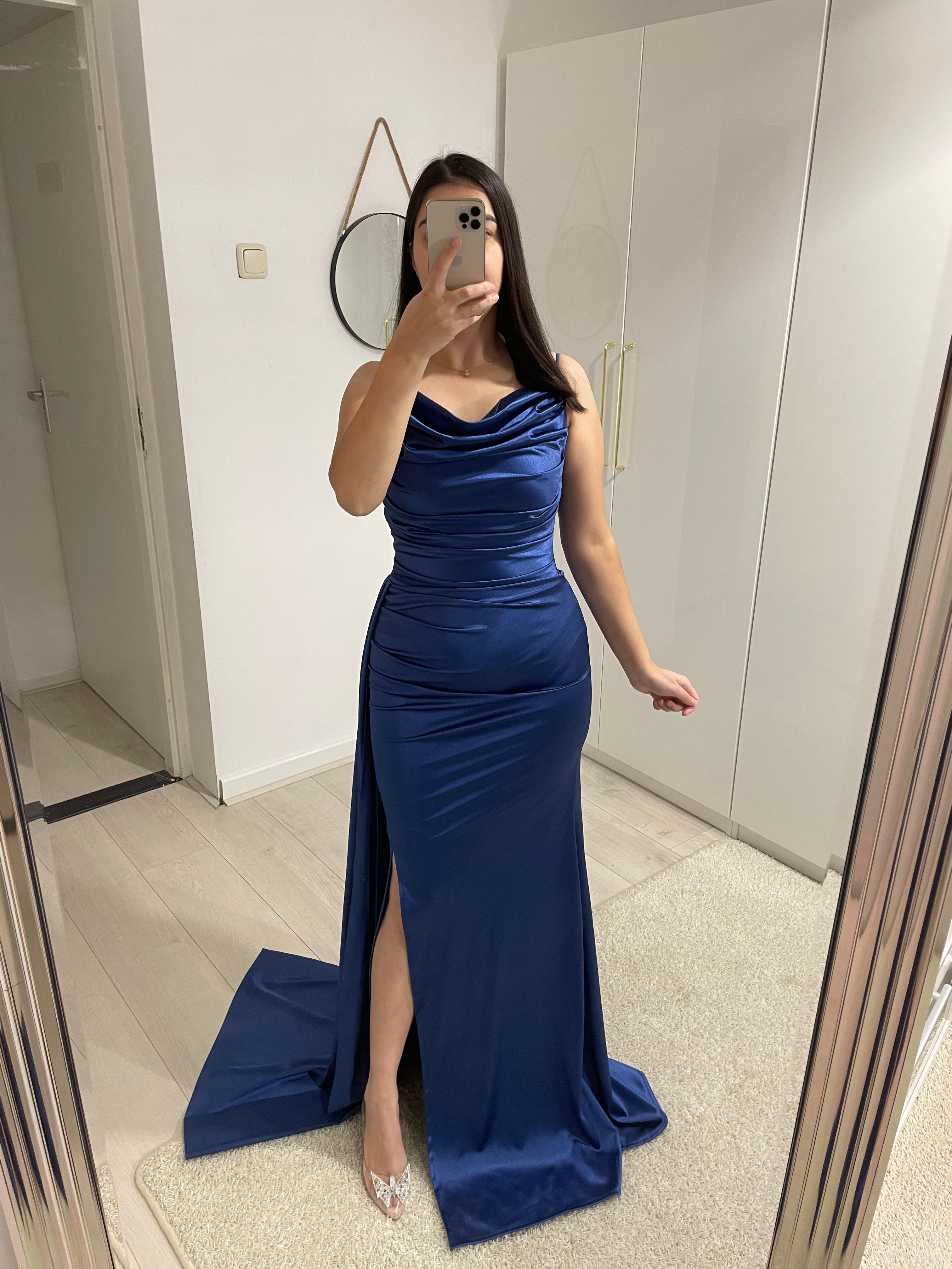 1096 - Blue dress