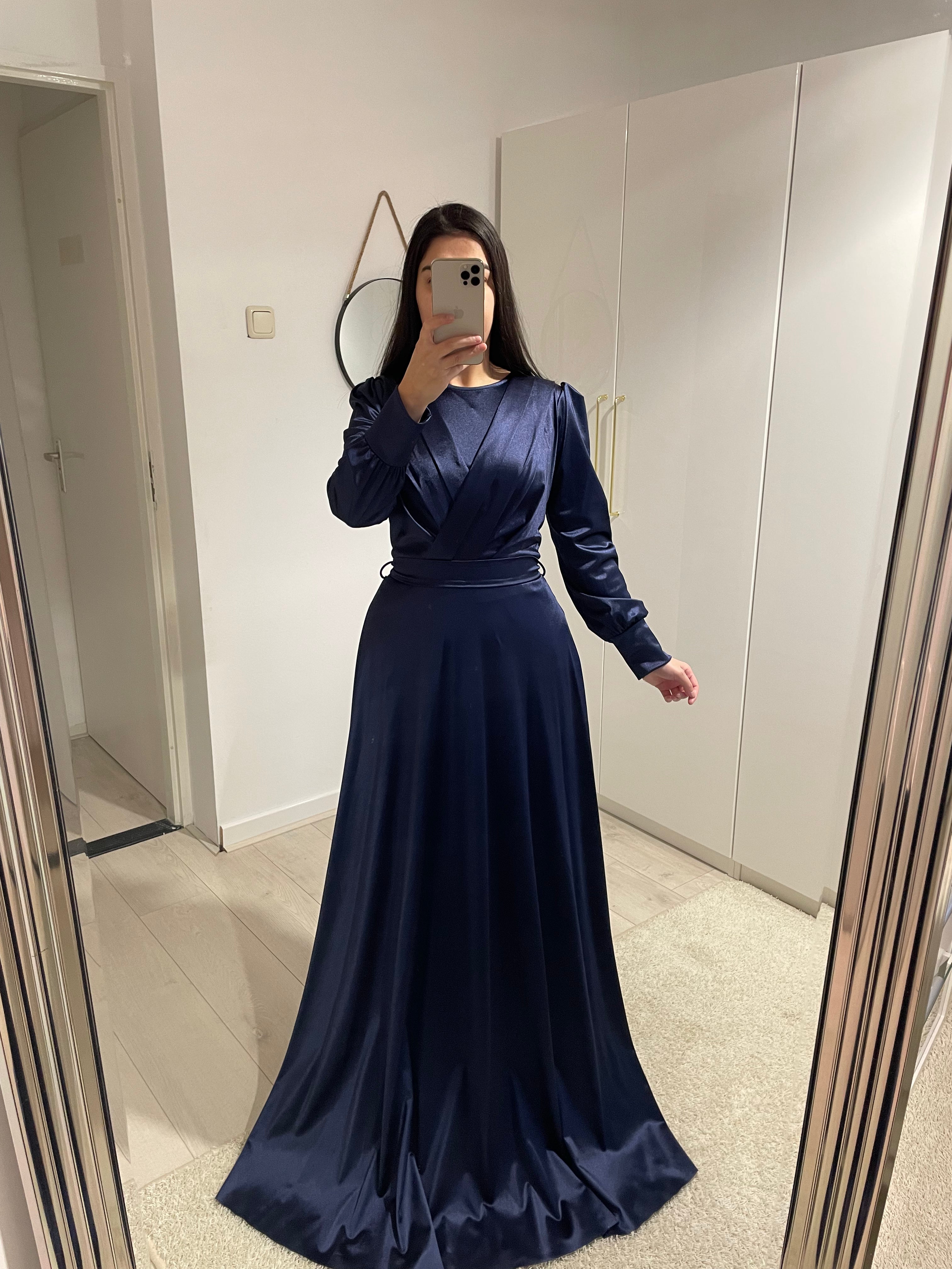1112 - Dark blue dress